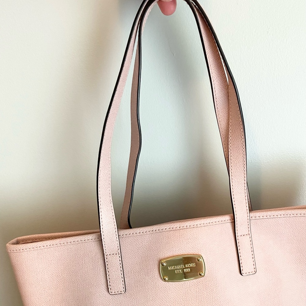 Michael Kors Jet Set Leather Tote - Picture 6 of 8